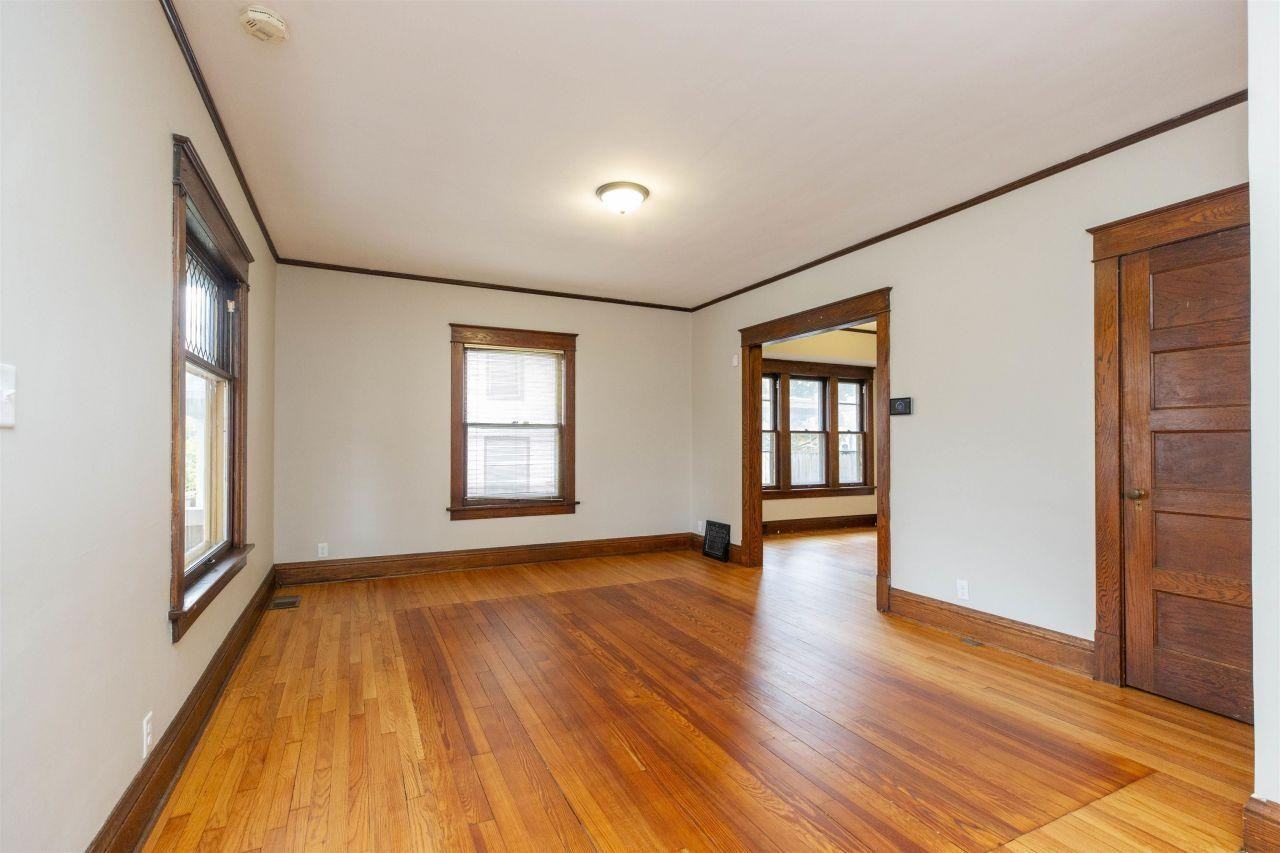 825 S Ironwood Dr - Photo 2 of 34