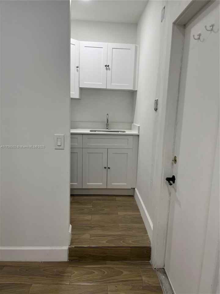 181 Sw 52nd Ter #0 - Photo 3 of 15