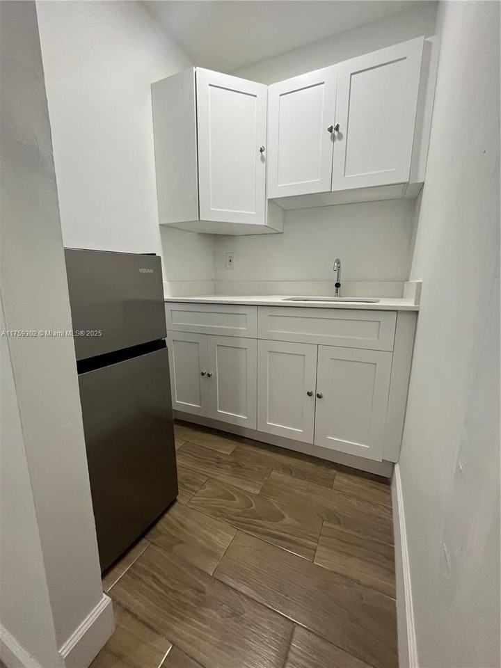 181 Sw 52nd Ter #0 - Photo 4 of 15