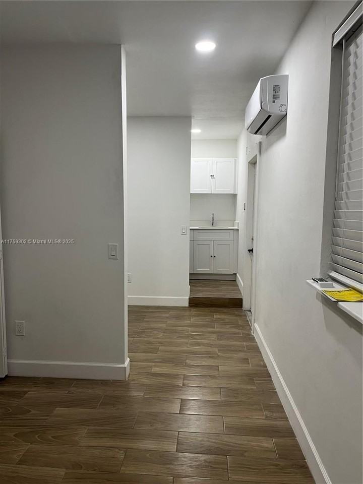 181 Sw 52nd Ter #0 - Photo 5 of 15