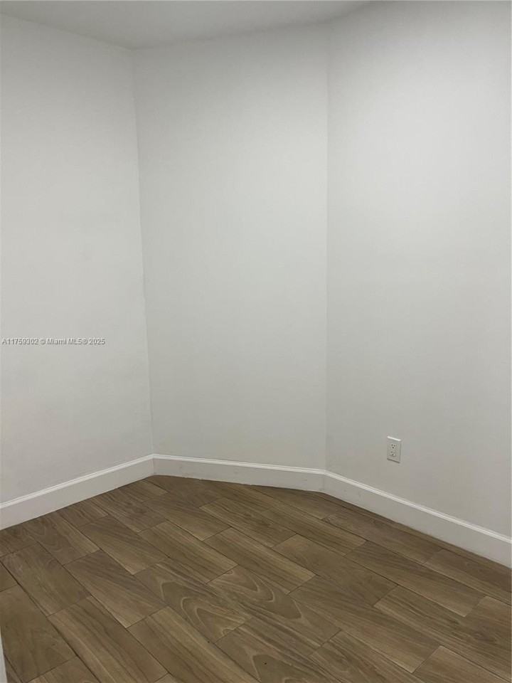 181 Sw 52nd Ter #0 - Photo 6 of 15