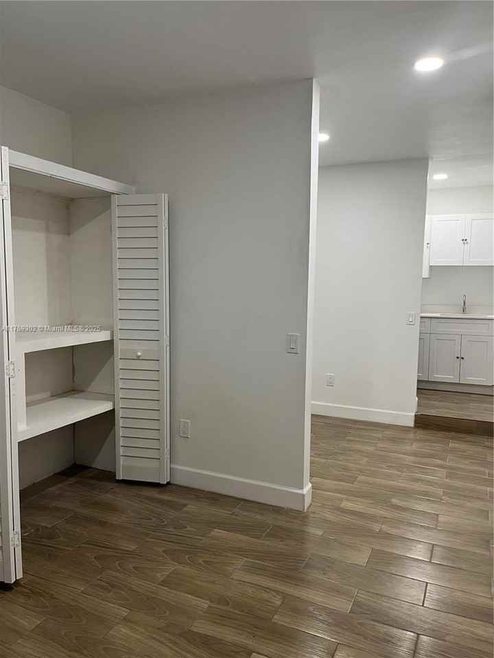 181 Sw 52nd Ter #0 - Photo 7 of 15