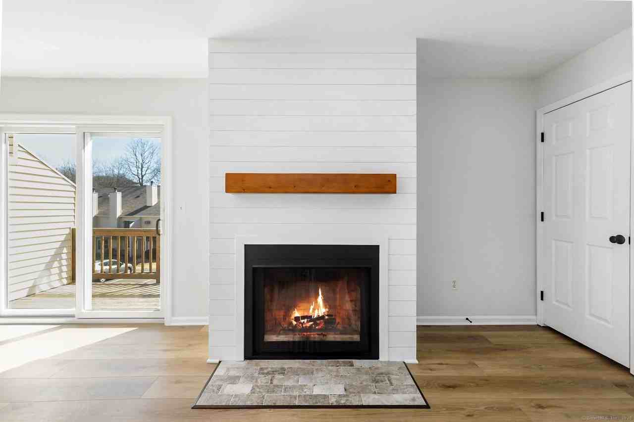 8 Rose Ln - Photo 2 of 34