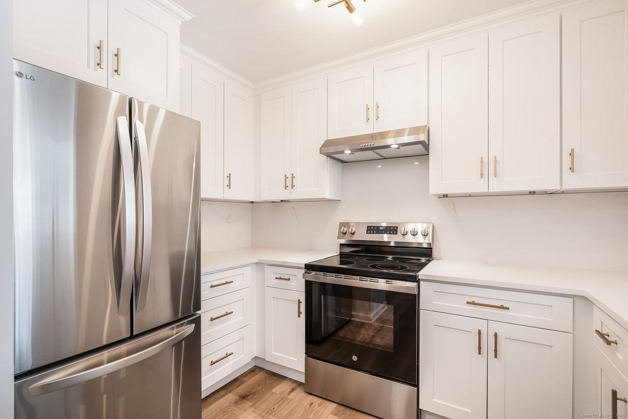 8 Rose Ln - Photo 4 of 34