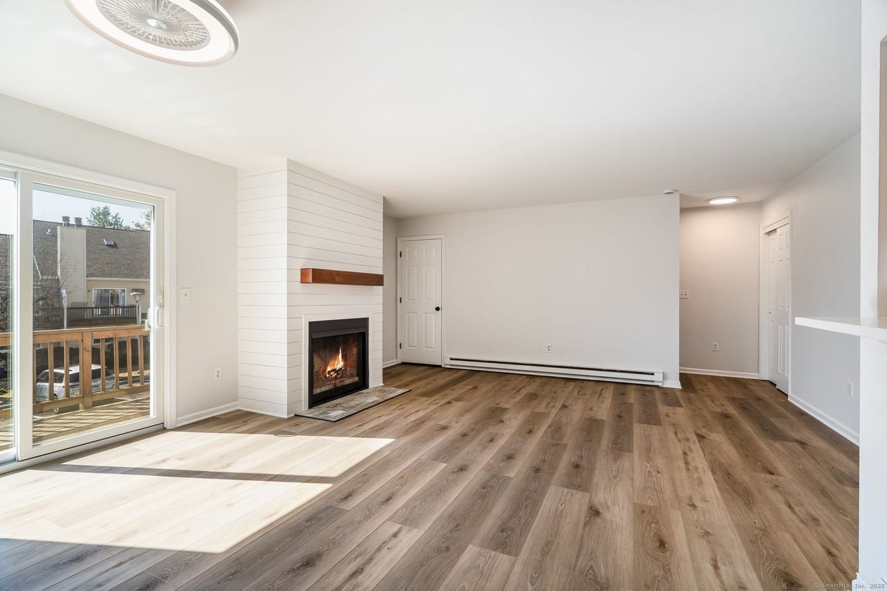 8 Rose Ln - Photo 5 of 34