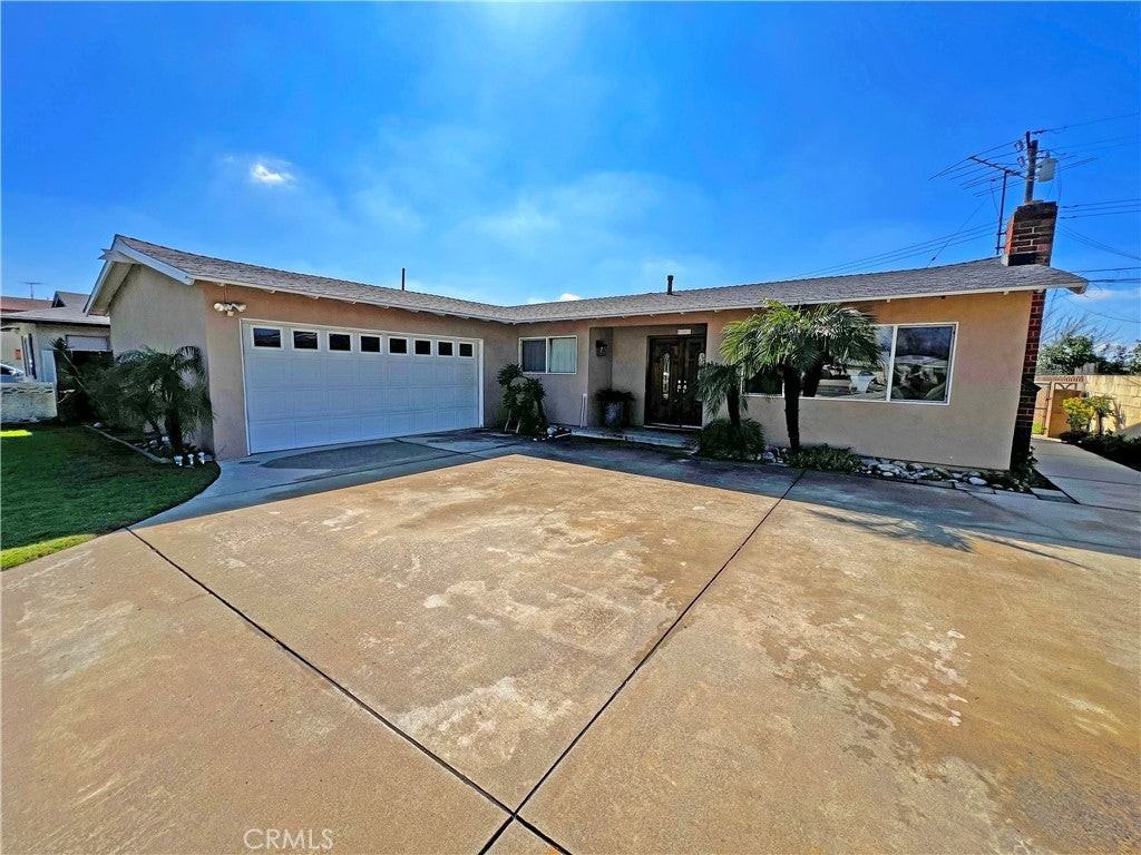 1317 W 4th St - Photo 2 of 25