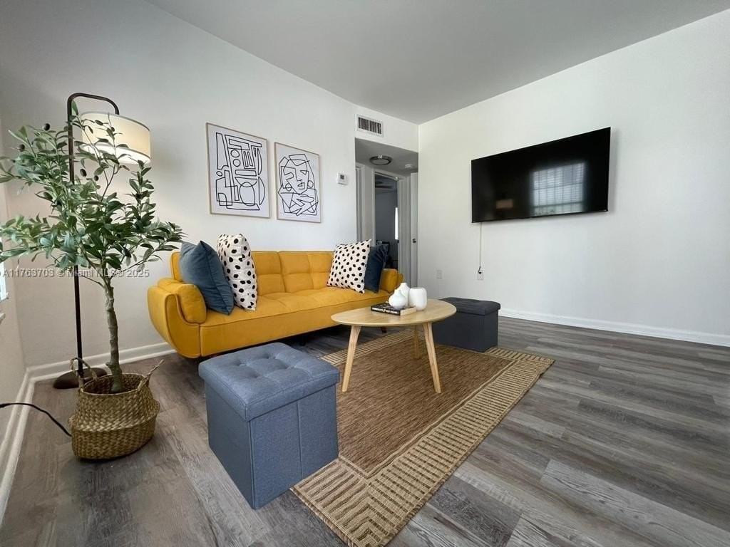 55 Nw 11th Ave #3 - Photo 4 of 27