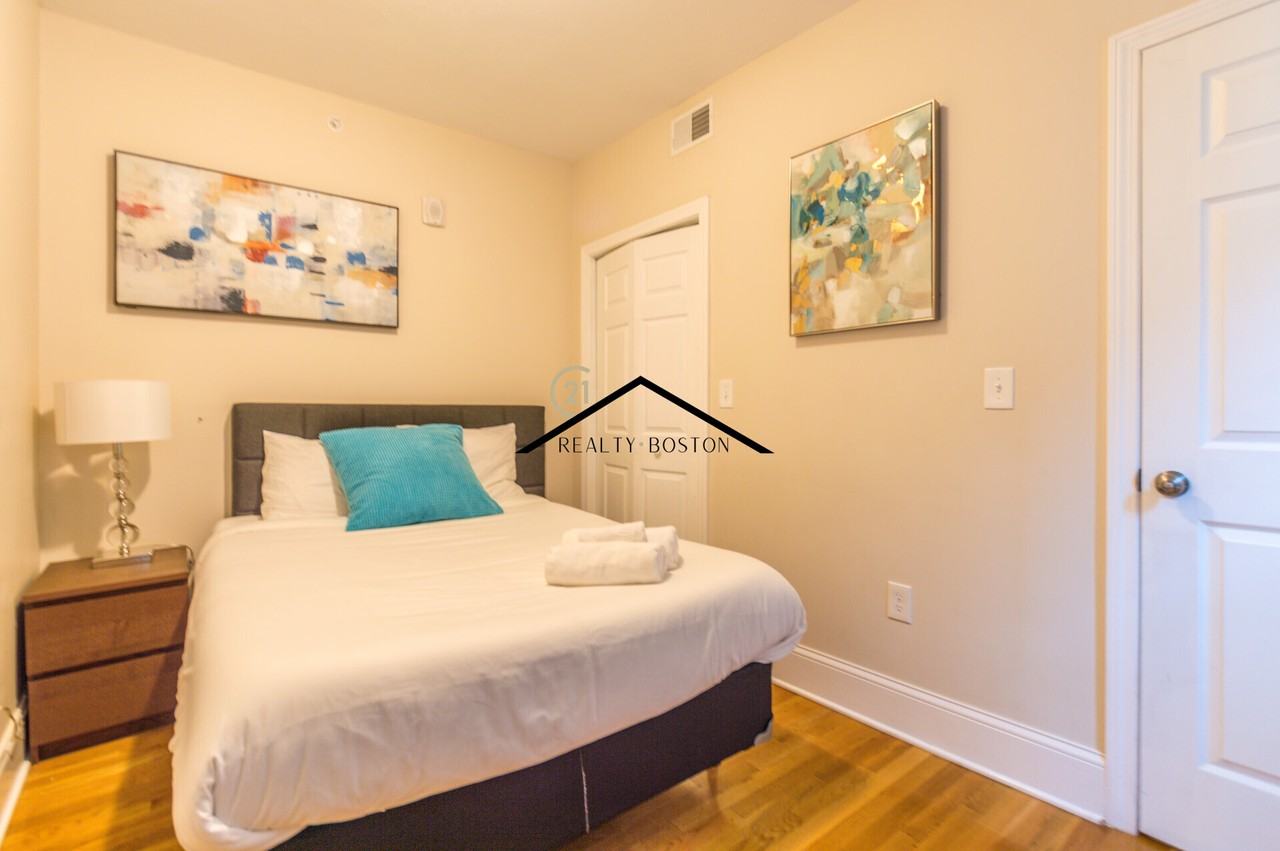 20 Sheafe St #4F - Photo 3 of 11