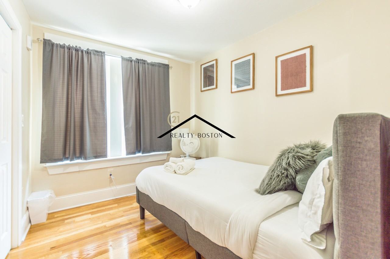 20 Sheafe St #4F - Photo 7 of 11