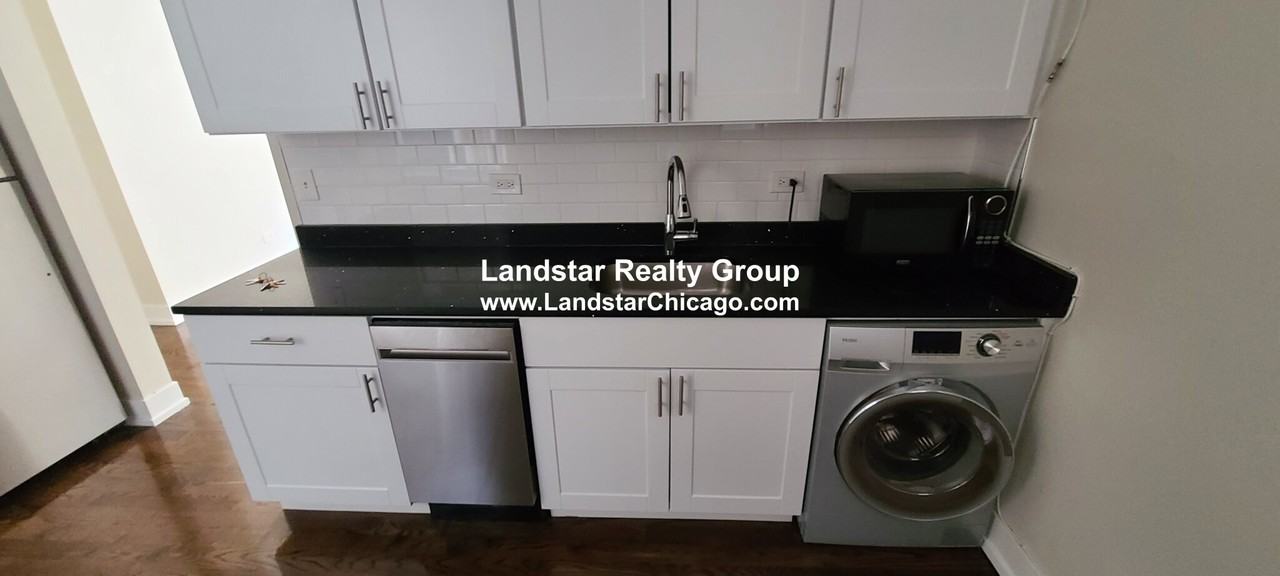 W Roscoe St #1N - Photo 3 of 10