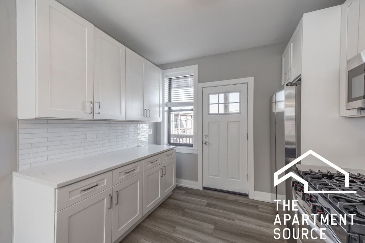 3943 N Janssen Ave #S3 - Photo 4 of 22