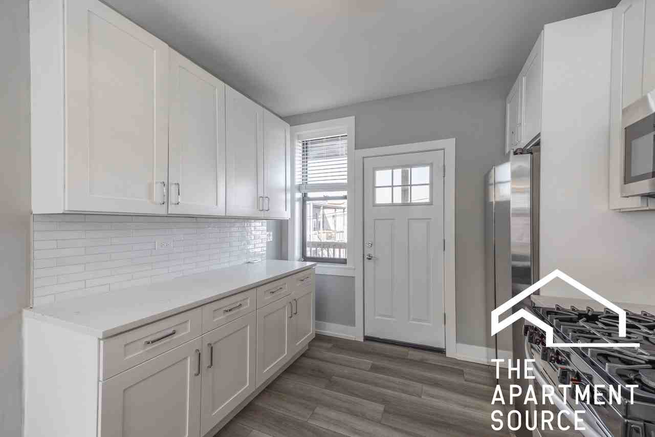 3943 N Janssen Ave #S1 - Photo 3 of 20