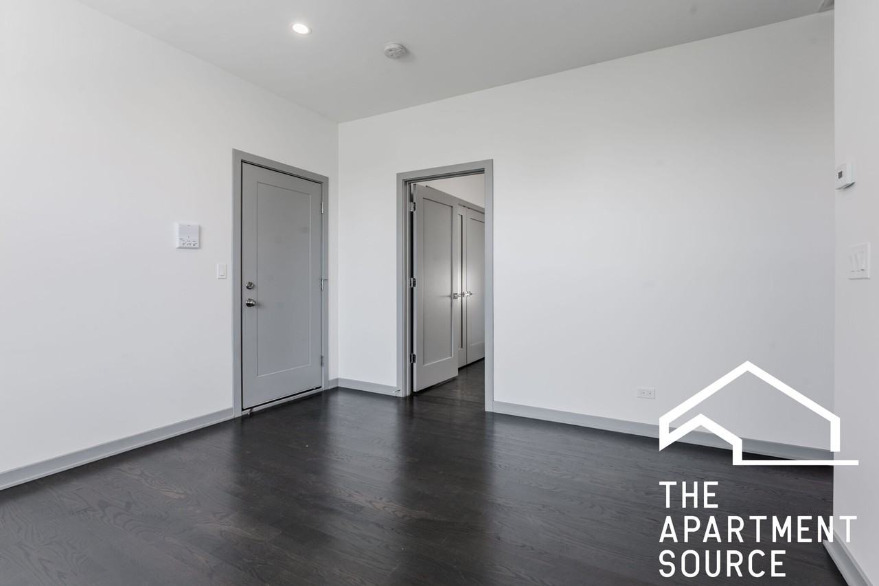 2806 N Mozart St #1R - Photo 5 of 13