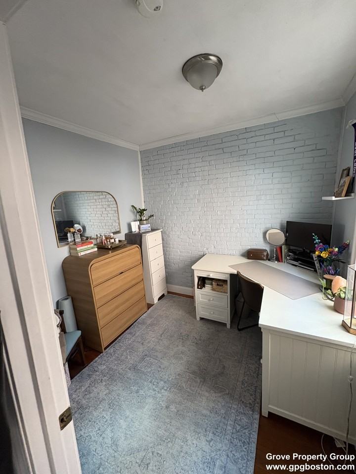 35 Salutation St #2 - Photo 3 of 9