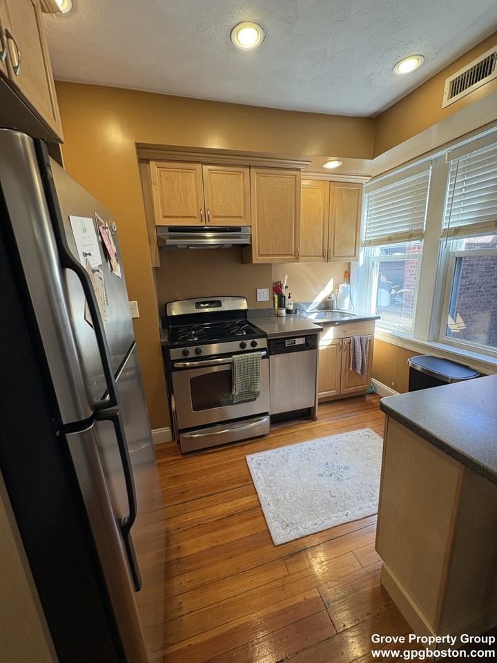 35 Salutation St #2 - Photo 5 of 9