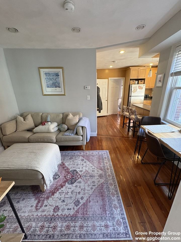 35 Salutation St #2 - Photo 7 of 9