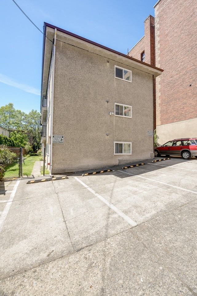 718 Apartments - Photo 6 of 15