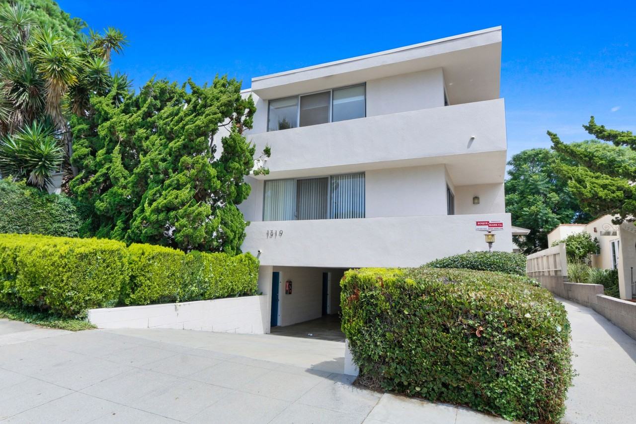 1319 Berkeley St in Santa Monica - Photo 4 of 4