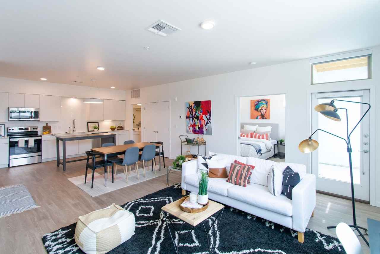 Classen 16 - Photo 3 of 43