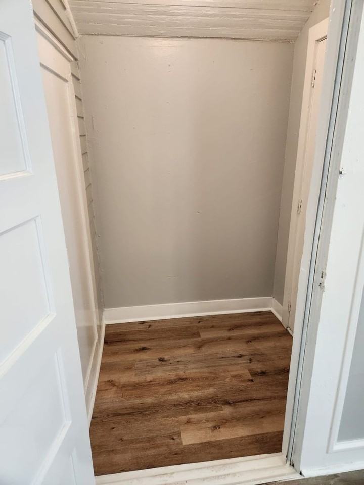 18 W 8th St - Photo 5 of 12