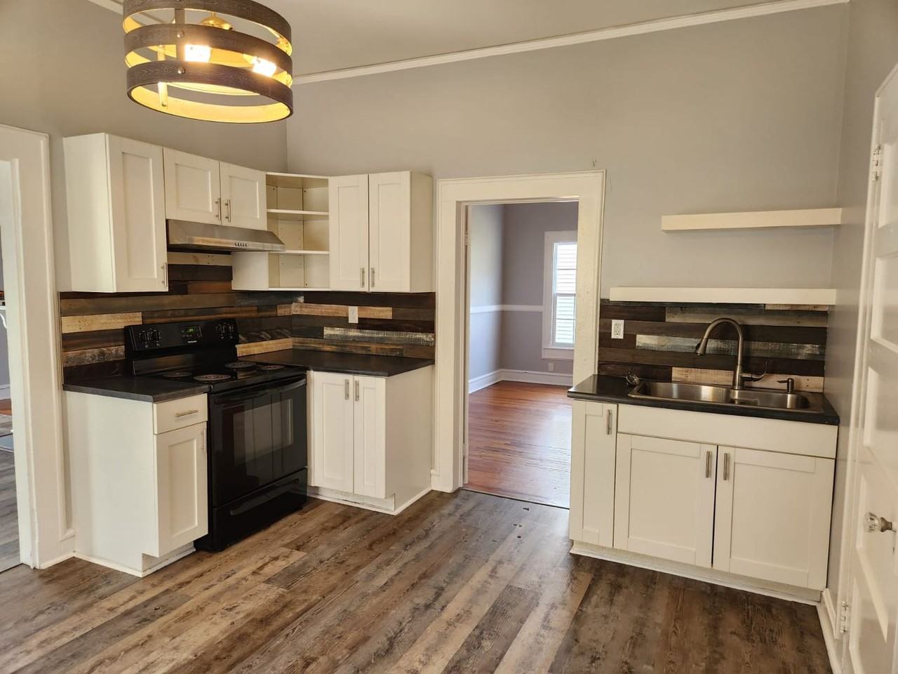 18 W 8th St - Photo 6 of 12