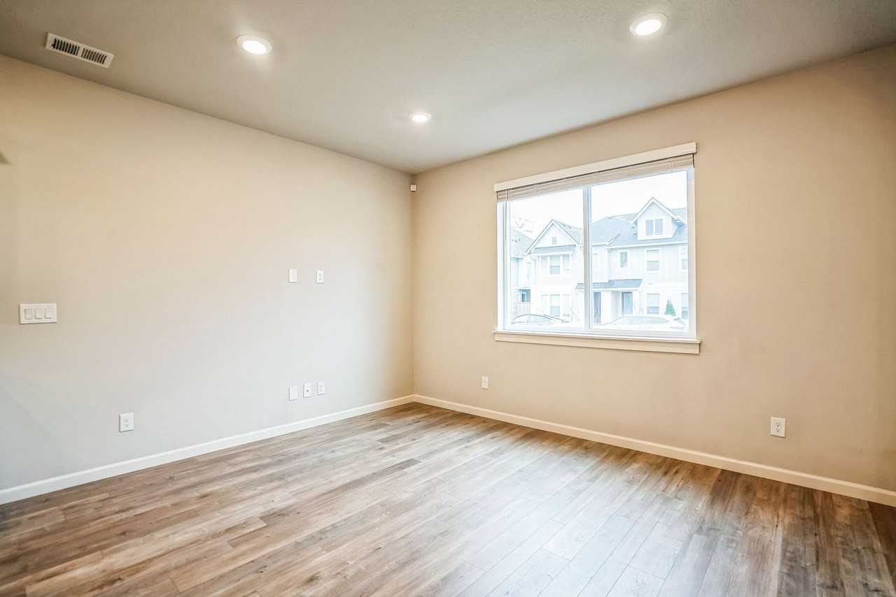 3874 Se 81st Ave - Photo 3 of 12