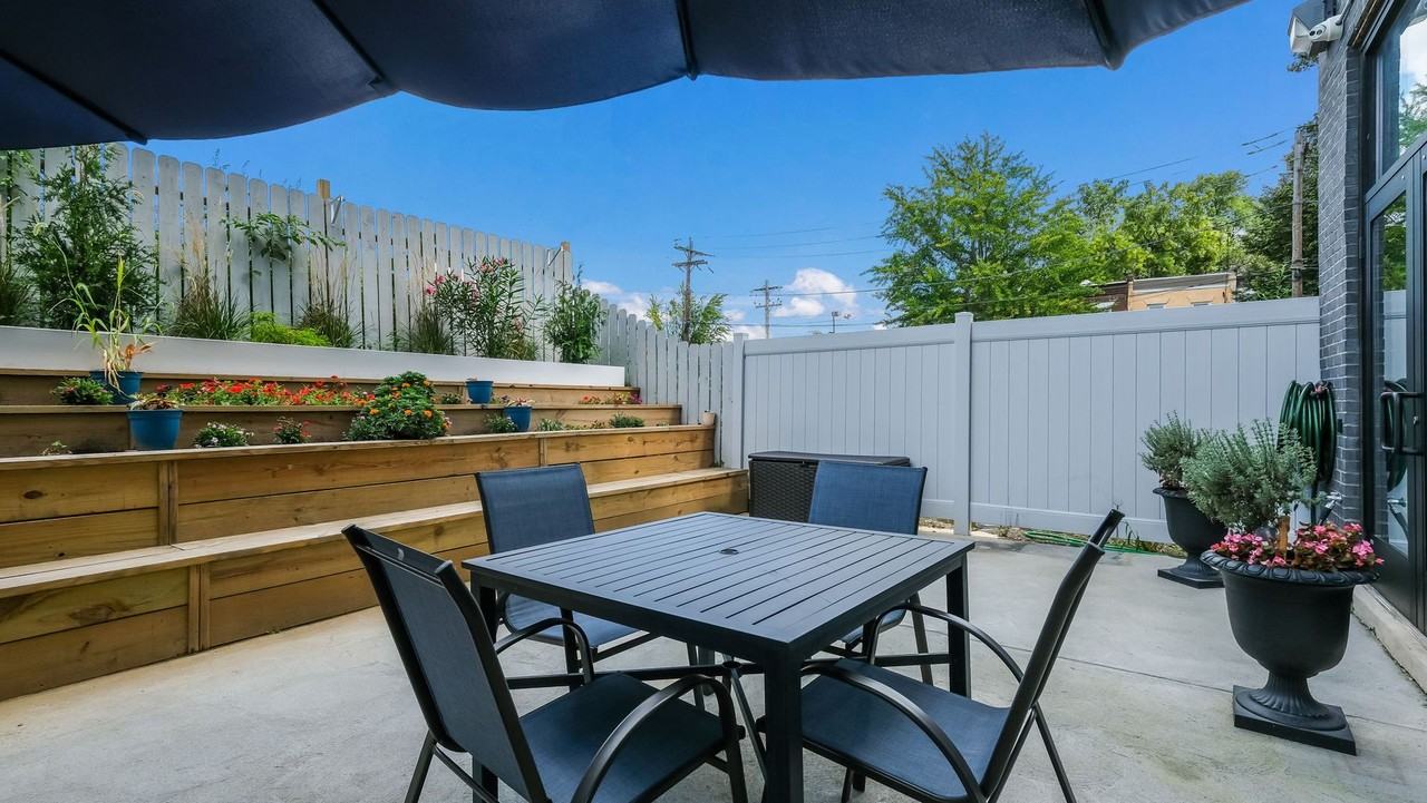 44West - Photo 3 of 47