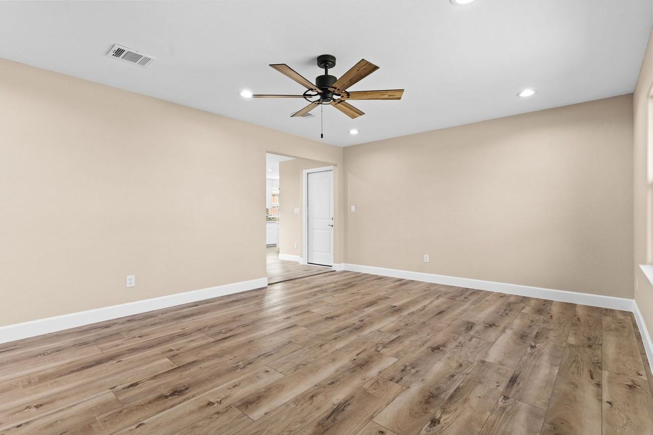 209 W Victory Ave - Photo 3 of 15