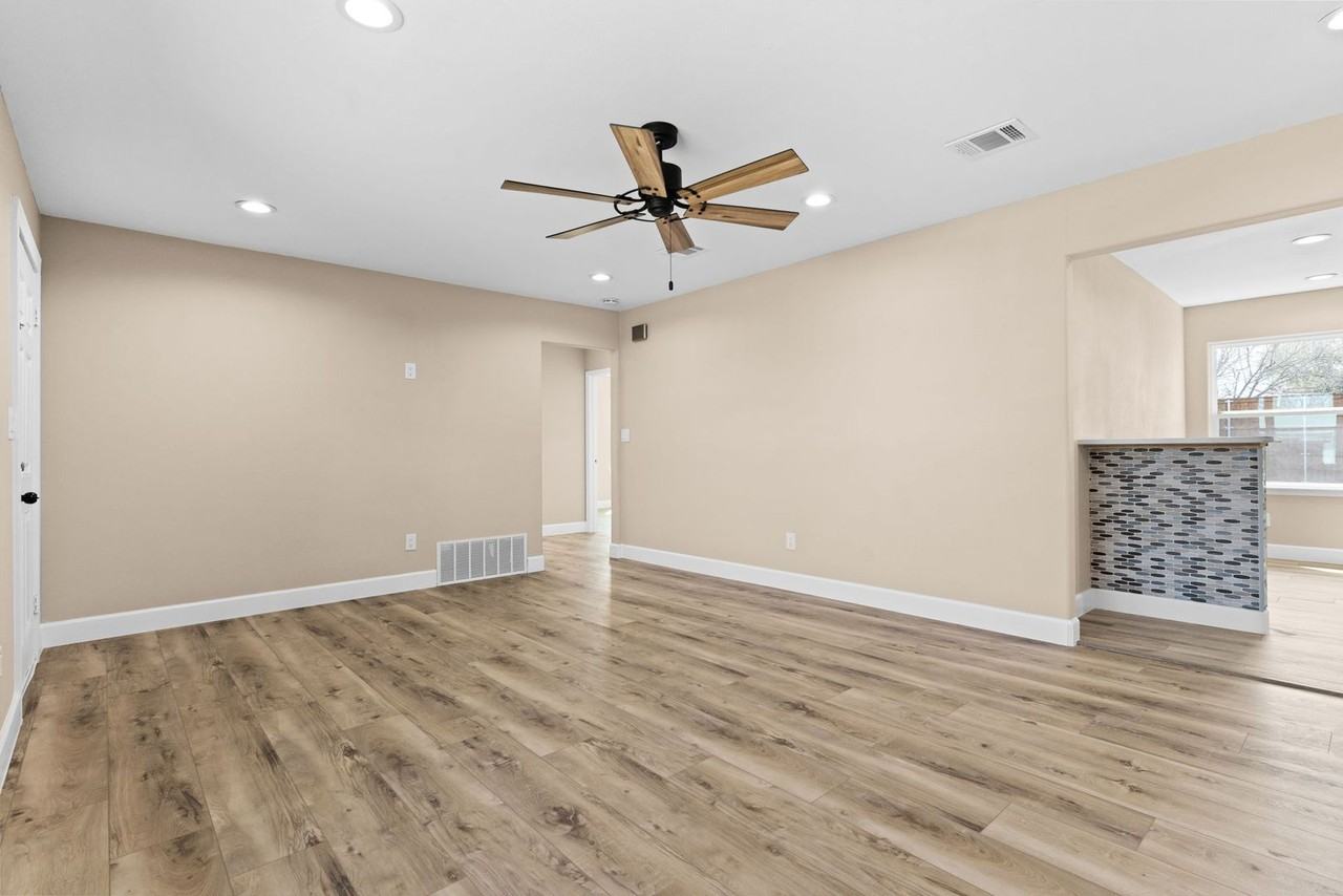 209 W Victory Ave - Photo 4 of 15