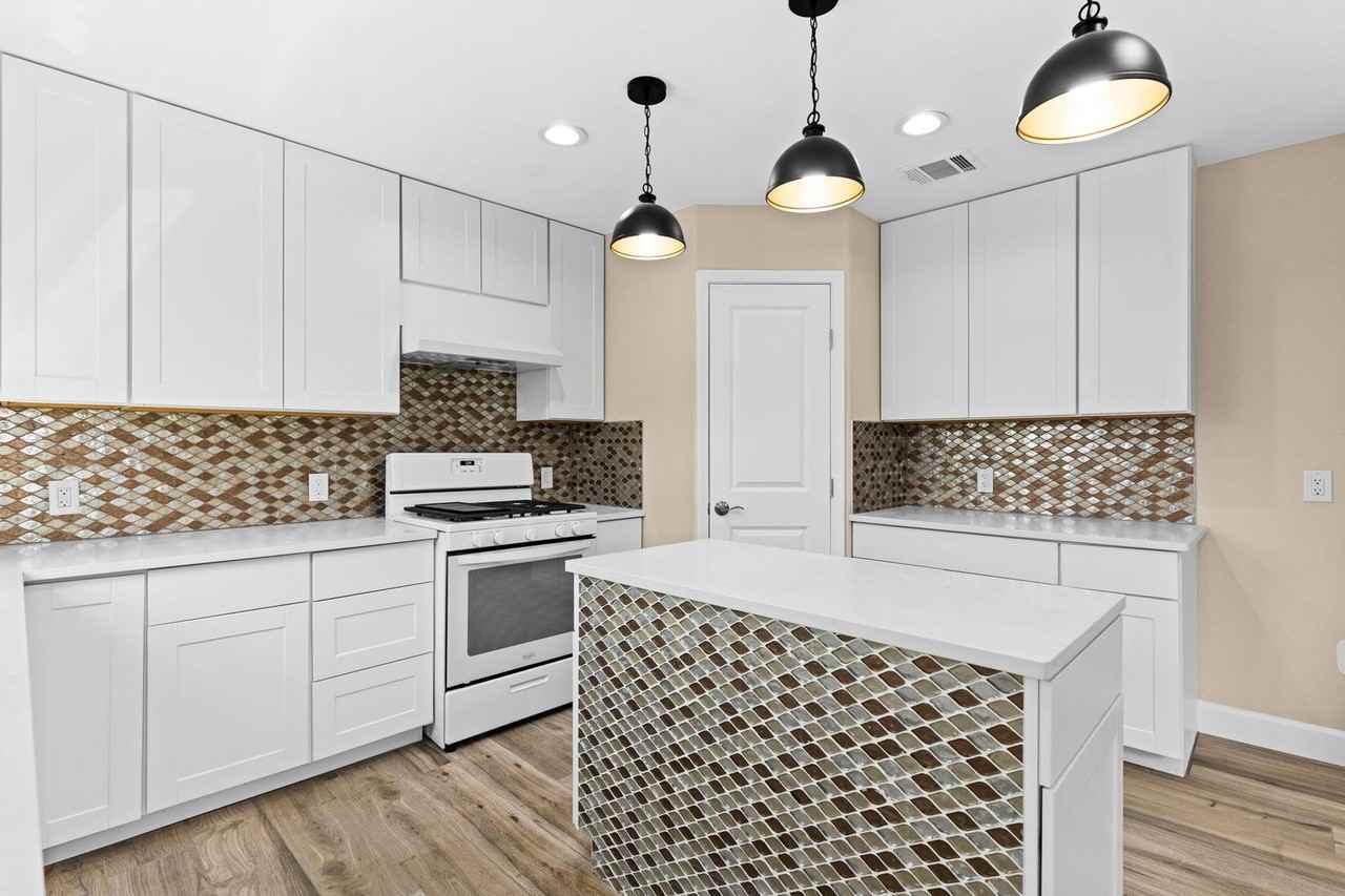 209 W Victory Ave - Photo 6 of 15