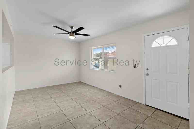 10210 N 7th Ave #4 - Photo 4 of 22