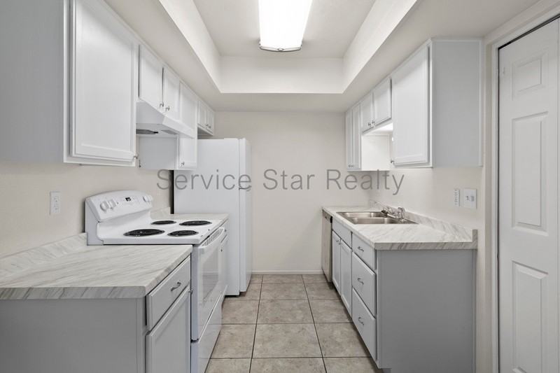 10210 N 7th Ave #4 - Photo 6 of 22