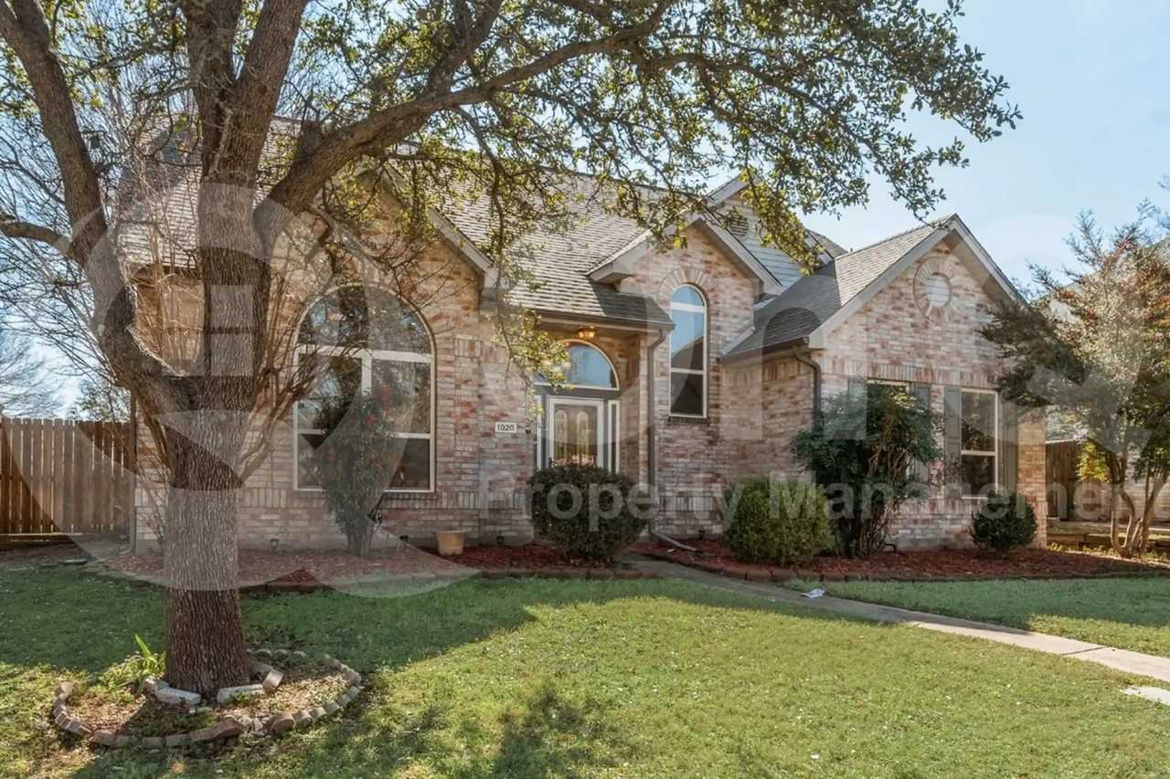 1020 Rockefeller Ln - Photo 2 of 35