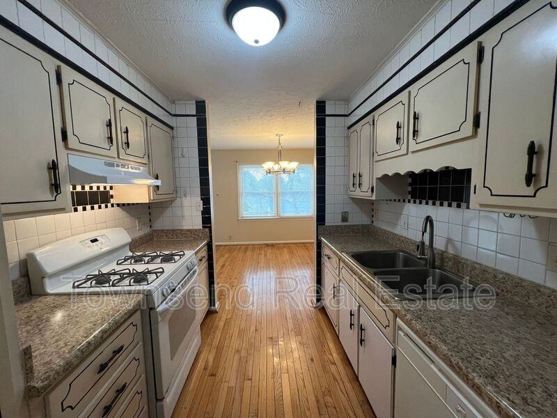 5214 Rockingham Rd - Photo 4 of 21