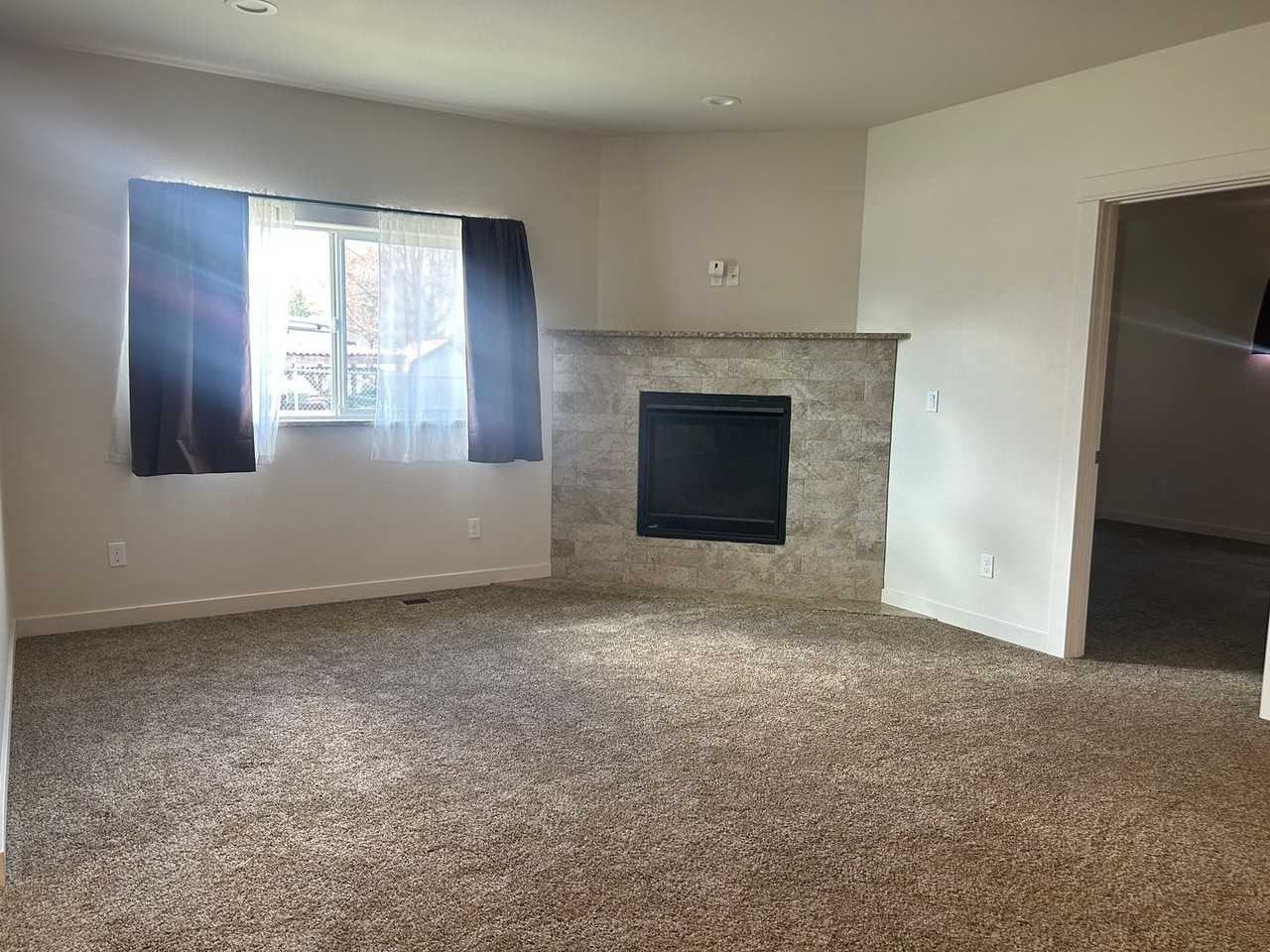 667 Liberty Dr - Photo 3 of 10
