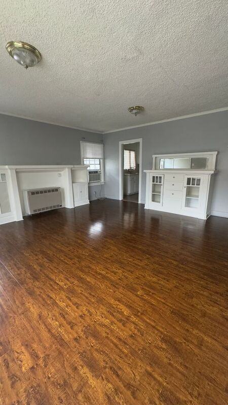 12820 Penn St - Photo 3 of 12