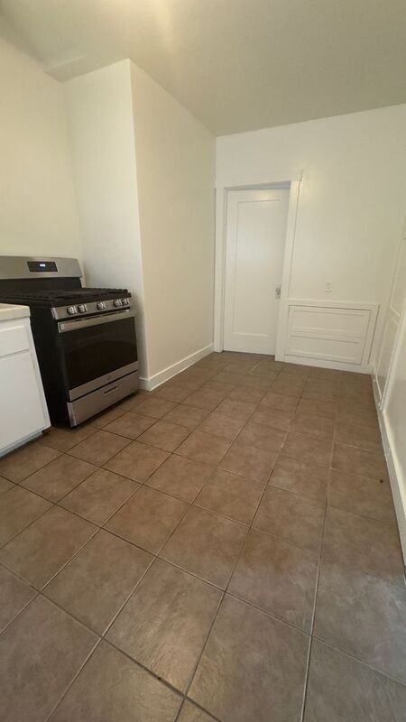 12820 Penn St - Photo 6 of 12