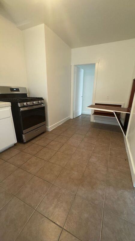 12820 Penn St - Photo 7 of 12
