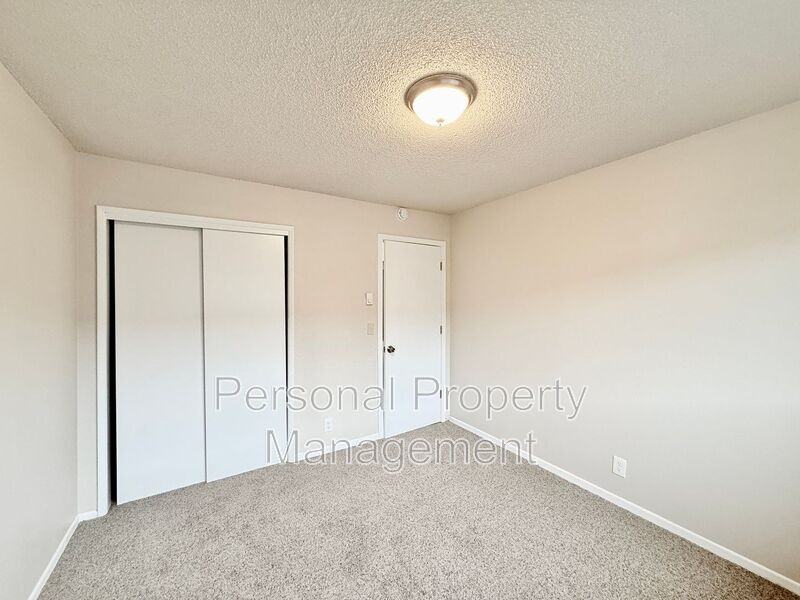 928 Ne 86th St - Photo 4 of 6