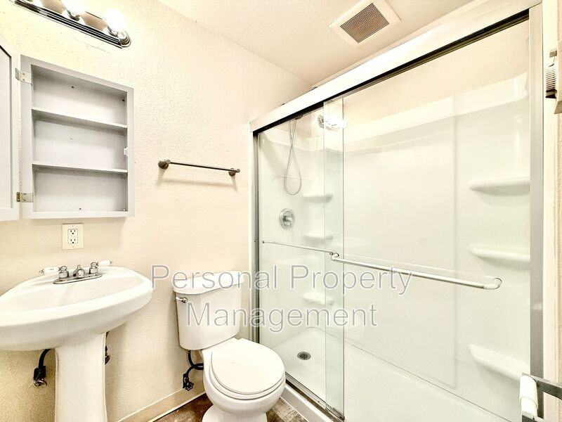 928 Ne 86th St - Photo 5 of 6