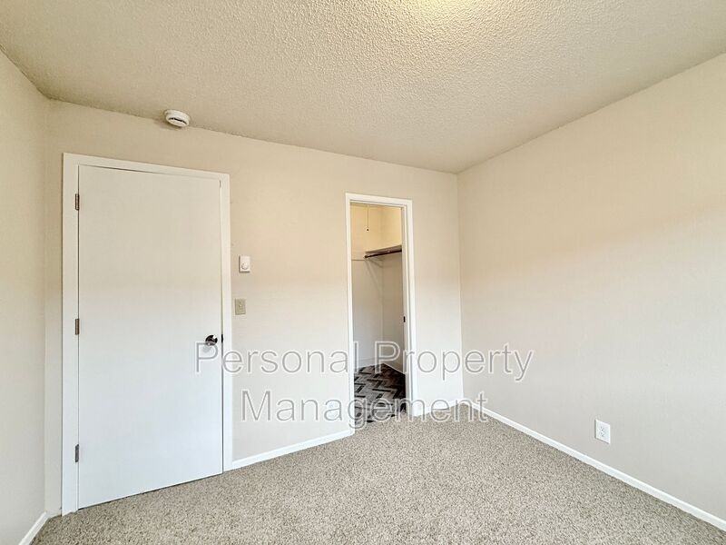 928 Ne 86th St - Photo 6 of 6