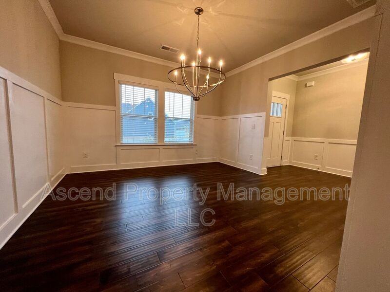 8592 Kensley Ln - Photo 4 of 35