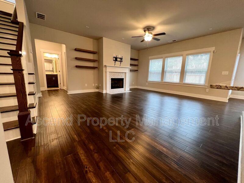 8592 Kensley Ln - Photo 7 of 35