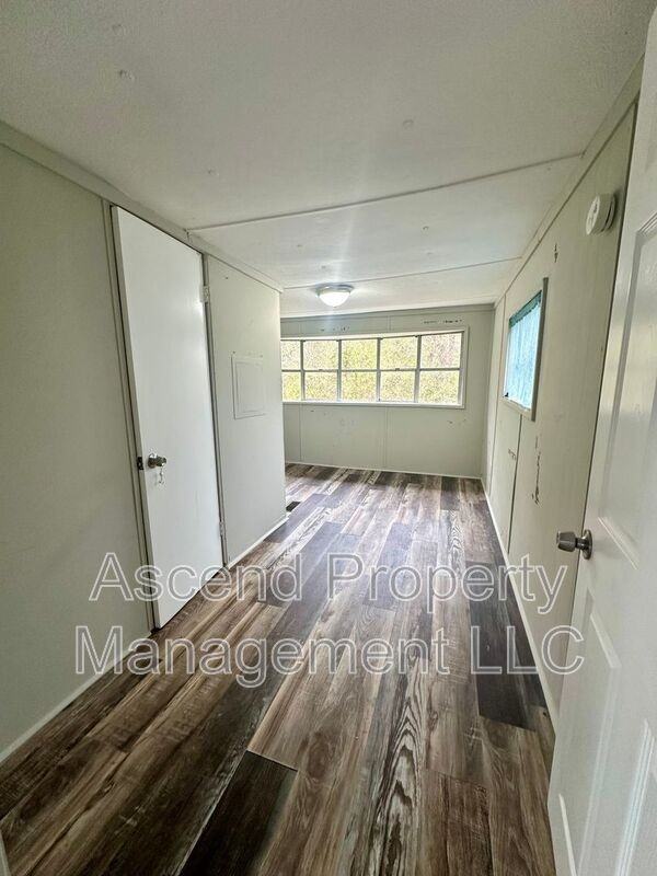 1931 Wilkes Ave - Photo 4 of 12