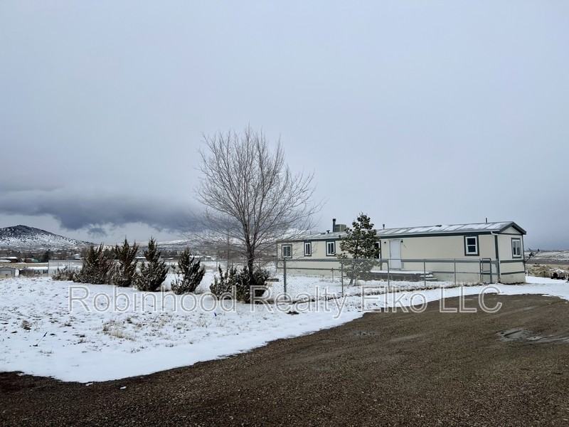 576 Bond Dr - Photo 2 of 22