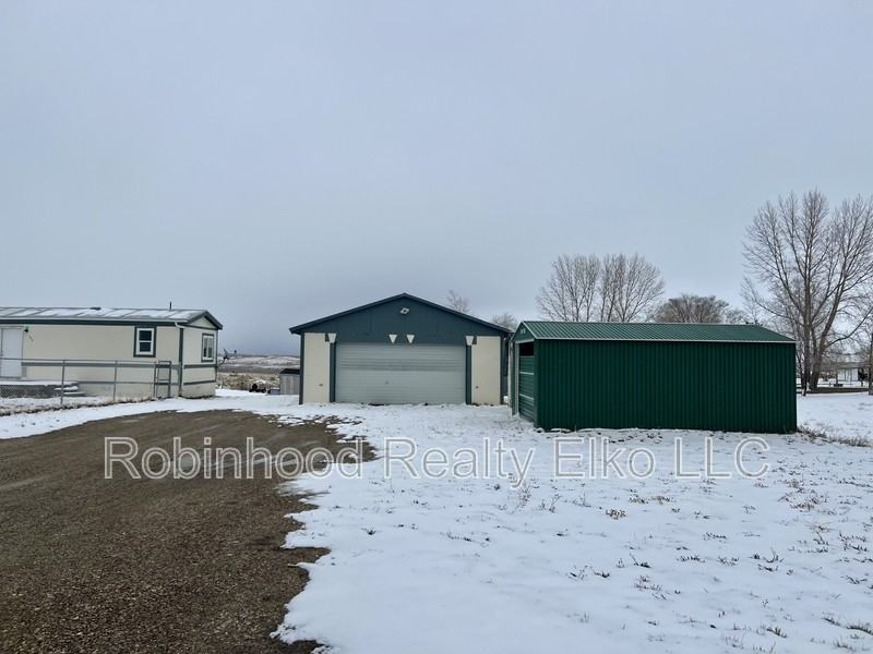 576 Bond Dr - Photo 3 of 22