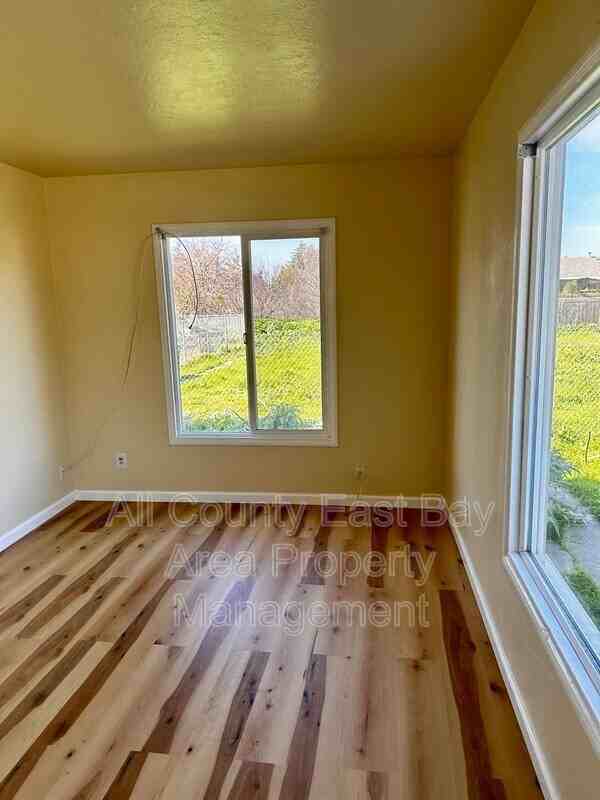 728 Cherry Way - Photo 2 of 6