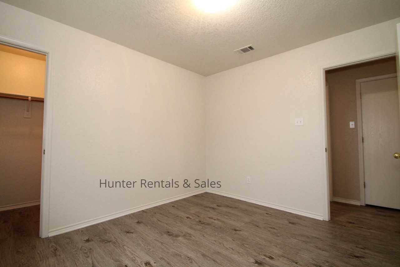 2808A Alma Dr - Photo 2 of 21