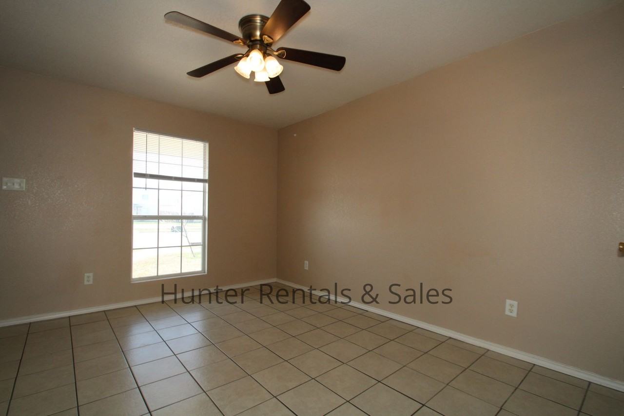 4506 Jeff Scott Dr Apt C - Photo 2 of 17