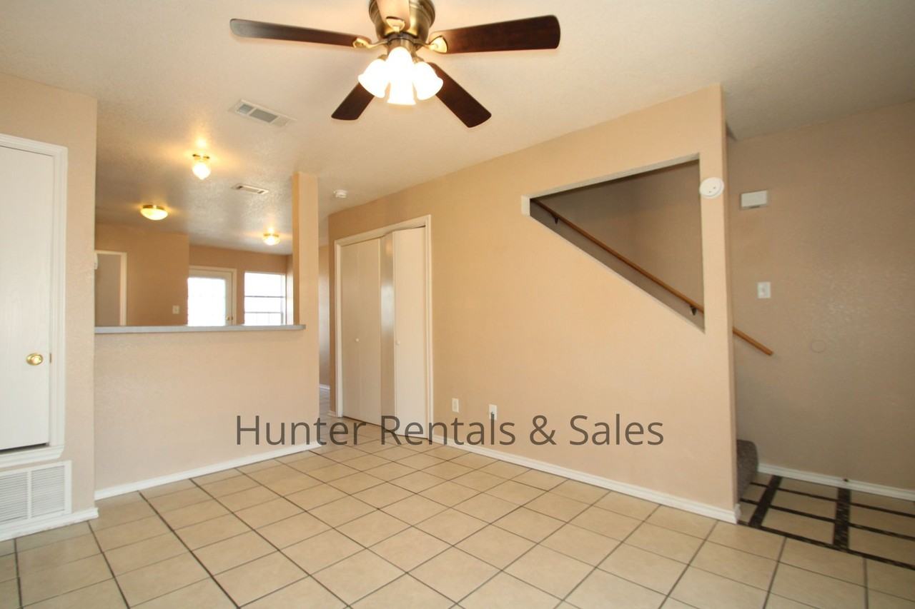 4506 Jeff Scott Dr Apt C - Photo 4 of 17